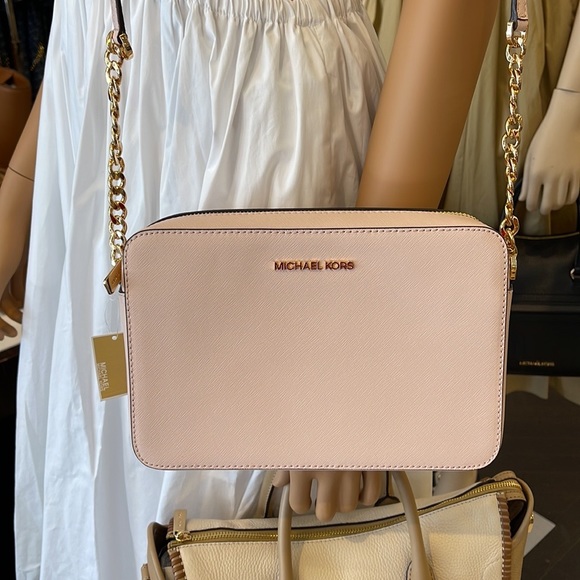Michael Kors Jet Set Item Large East West Zip Crossbody Leather Powder Blush
NWT - Picture 4 of 16